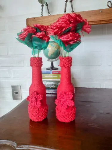 Arranjos artesanais artificiais (garrafas decorativas)
