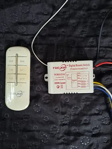 Controle Remoto Interruptor 04 Vias Canais Wirelles - Bivolt Lâmpada-Ventilador