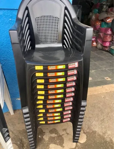 Jogo com 4 cadeiras e 1 mesa produto novo modelo poltronas.