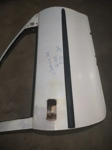 Porta dianteira direita GM/Corsa 98 2p