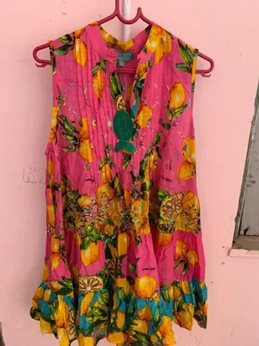 Vestido Italiano Estampado Rosa Antica Santorini by Giacomo Cinque Tam - P/M Importado