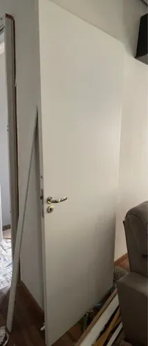 Porta laqueada branco gelo c/ fechadura 72cm