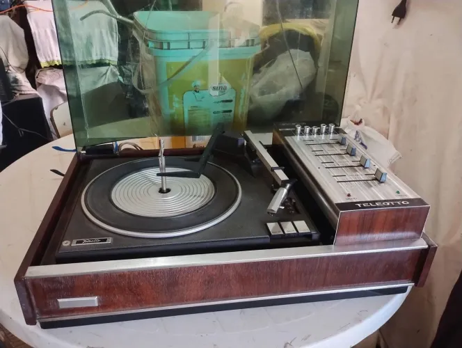 Vendo Toletto Som Toca disco Antigo funcionando 