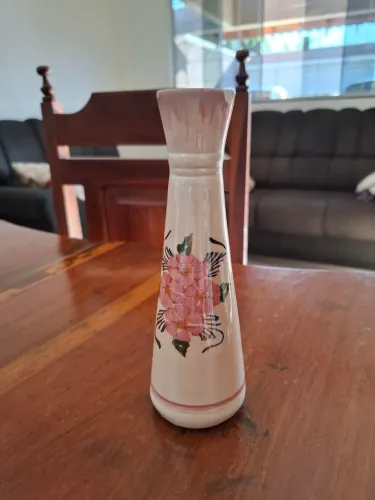 Vaso Decorativo de Cerâmica com Flores