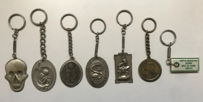 Lote 07 Chaveiros Antigos Medicina Bioquímica Enfermagem Originais 1974 a 1979 Raríssimos!