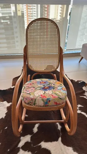 Cadeira de balanço Thonet