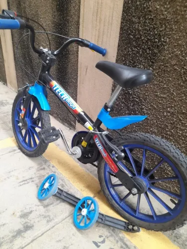 Bicicleta Infantil Tech Boys com Rodinhas