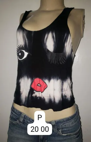 Camiseta Tie Dye com Detalhes