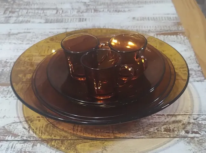 Duralex âmbar Conjunto vintage BARATO- saladeira + xícaras + pratos (ótimo estado)