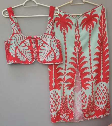 conjunto de top cropped e saia longa Farm Abacainika. tam G