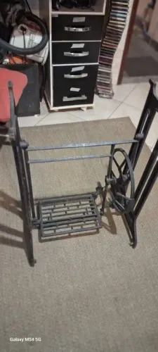 Base de Máquina de Costurar Antiga