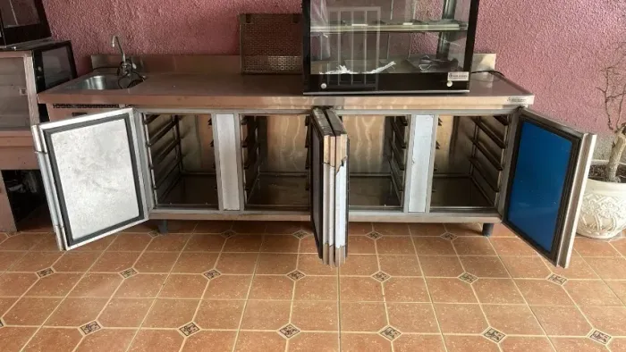Balcão Freezer com 4 portas e Pia Acoplada em aço inox