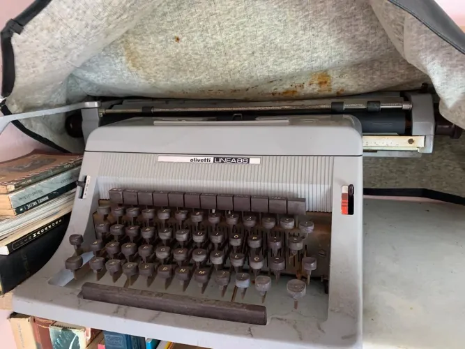 Máquina de escrever Olivetti Linea 88