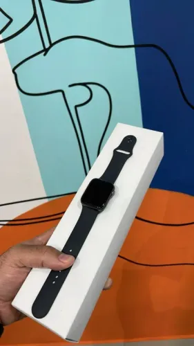 Apple Watch Series 5 / 44MM / Preto / Saúde de bateria 69% / R$ 850,00