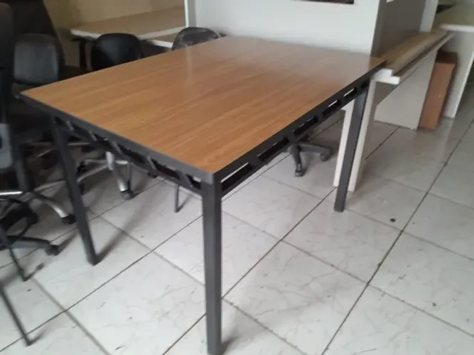 mesa sala de janta com perna de ferro 