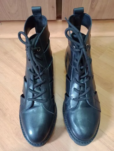 Coturno / bota preta Arezzo