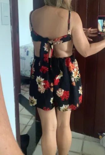 Macacão Floral com Decote nas Costas