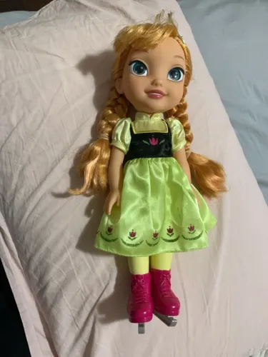 Boneca Anna Frozen com Patins