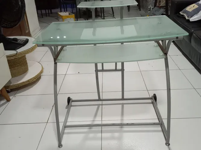 Mesa de Escritório em Vidro e Metal