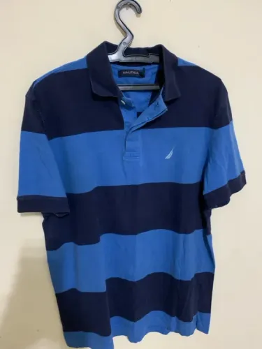 Camiseta Polo Nautica listrada azul e preta