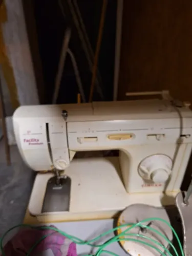 Maquina de Costura com Balcão