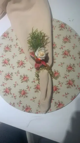 Jogo americano artesanal com detalhes florais