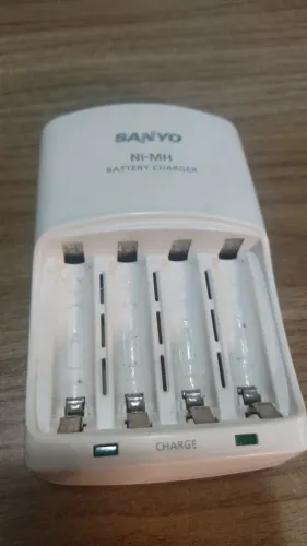 Carregador de pilhas Sanyo -AA - AAA