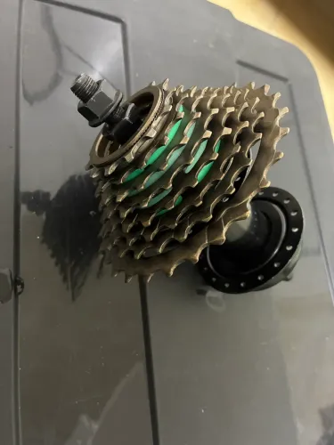 Cubo com catraca traseiro de bicicleta