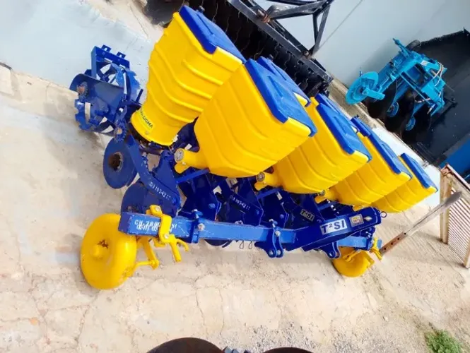 PLANTADEIRA ADUBADEIRA 04 LINHAS -TATU