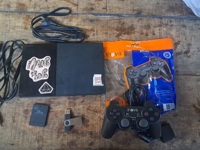 Playstation 2 com controles e memory card ps2