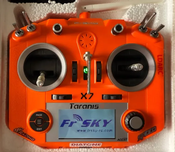 Radio controle FrSky Taranis QX7 novo sem uso na caixa !!