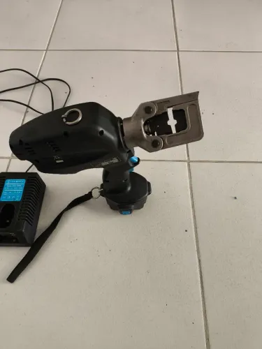 Prensa terminal hidráulico a bateria 