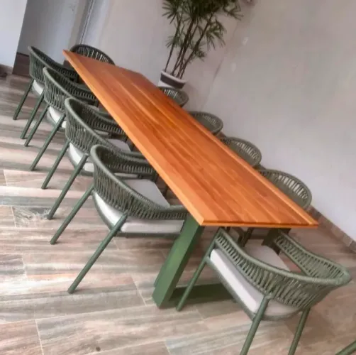 MESA PARA VARANDA COM TAMPO DE MADEIRA