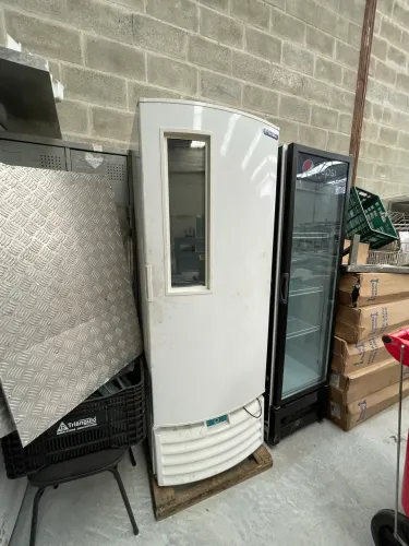 Freezer Tripla ação MetalFrio vertical Geladeira cervejeira