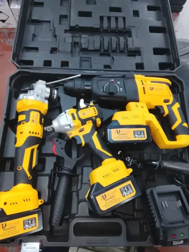 Kit martelete perfurador, lixadeira Esmerilhadeira e chave de impacto 3 baterias.