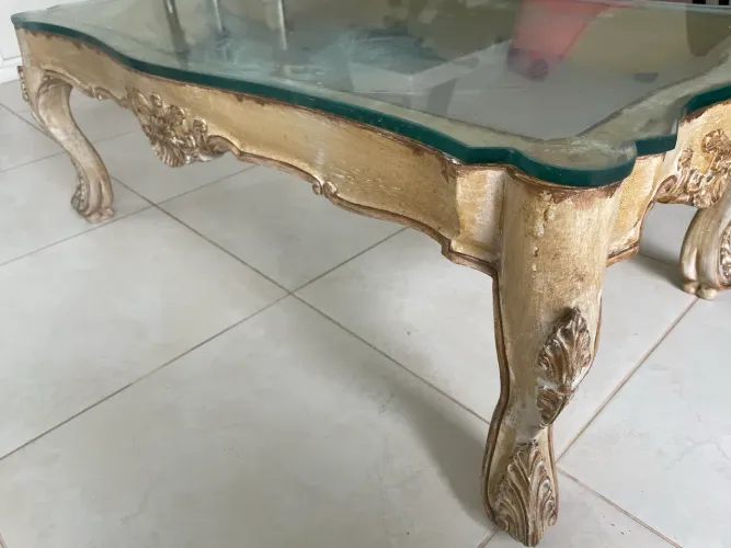 Mesa de centro entalhada