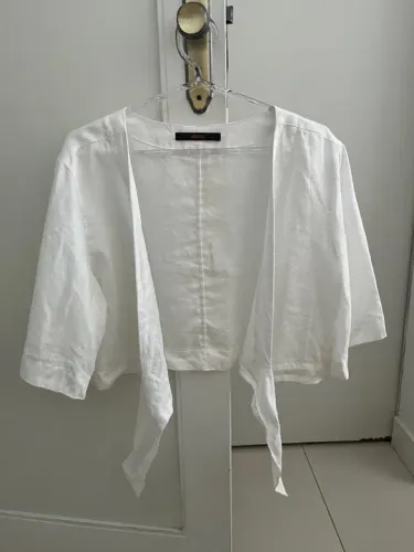 Blusa cropped amarração frontal branco de linho com amarração