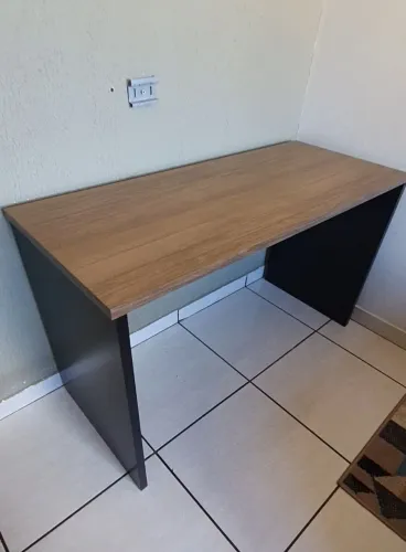Escrivaninha Nova 1.27m x 53cm - Entrego