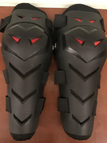 Joelheira para moto