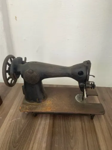 Antiguidade: Máquina de costura - ideal para colecionadores 