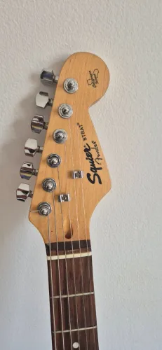 Guitarra Stratocaster Squier California series + Pedaleira BOSS ME-25