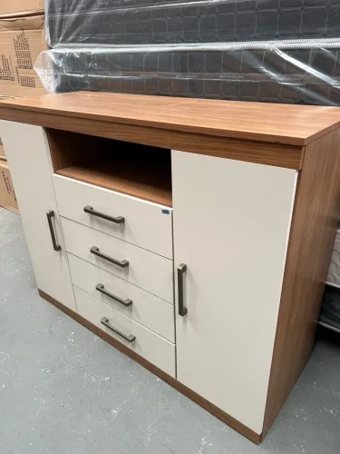 Comoda Grande 2 Portas 4 Gavetas MOSTRUÁRIO