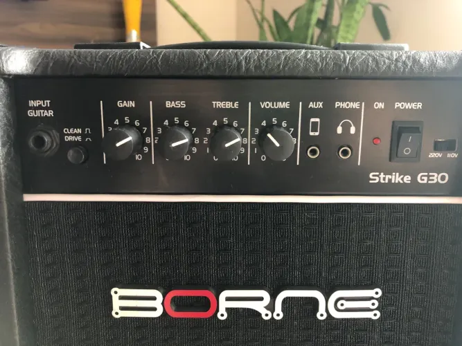 Amplificador Borne Cubo para Guitarra Strike g30 15w - Preto