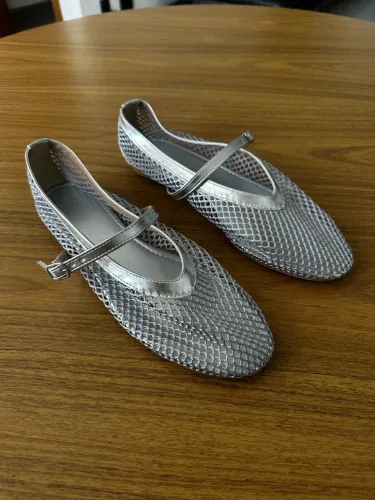 Sapatilha de tela prata NOVA