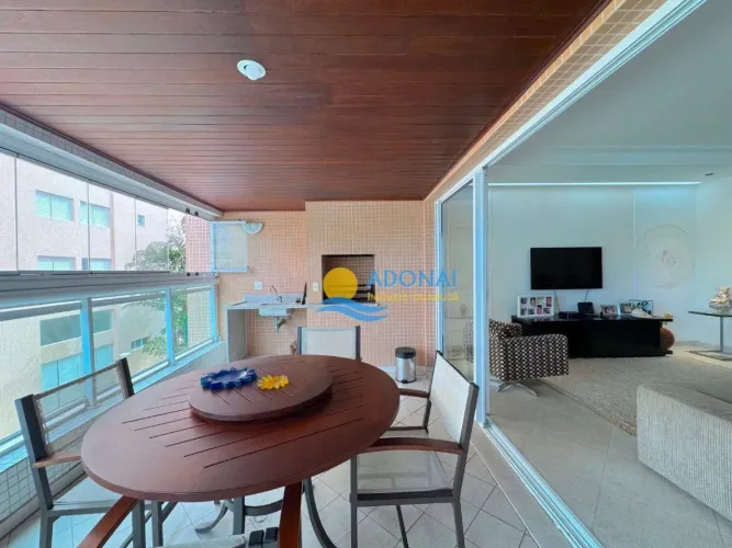 Apartamento próximo à praia com varanda gourmet Enseada Guarujá