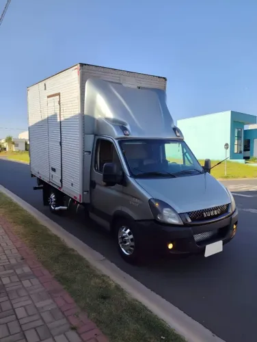Iveco daily 35s14 baú 