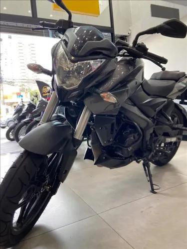 BAJAJ DOMINAR 160