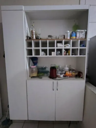Armário com colmeia amplo