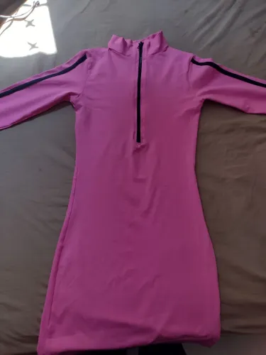 Vestido rosa gola alta colado