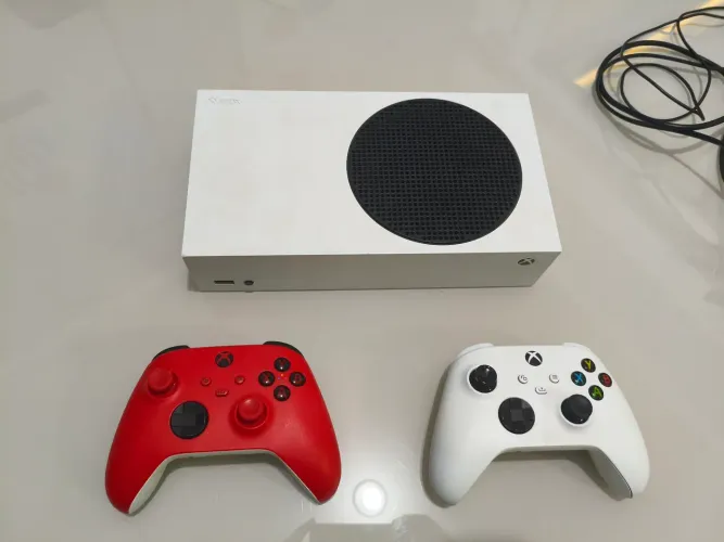 Xbox séries S, dois controles, oportunidade!!